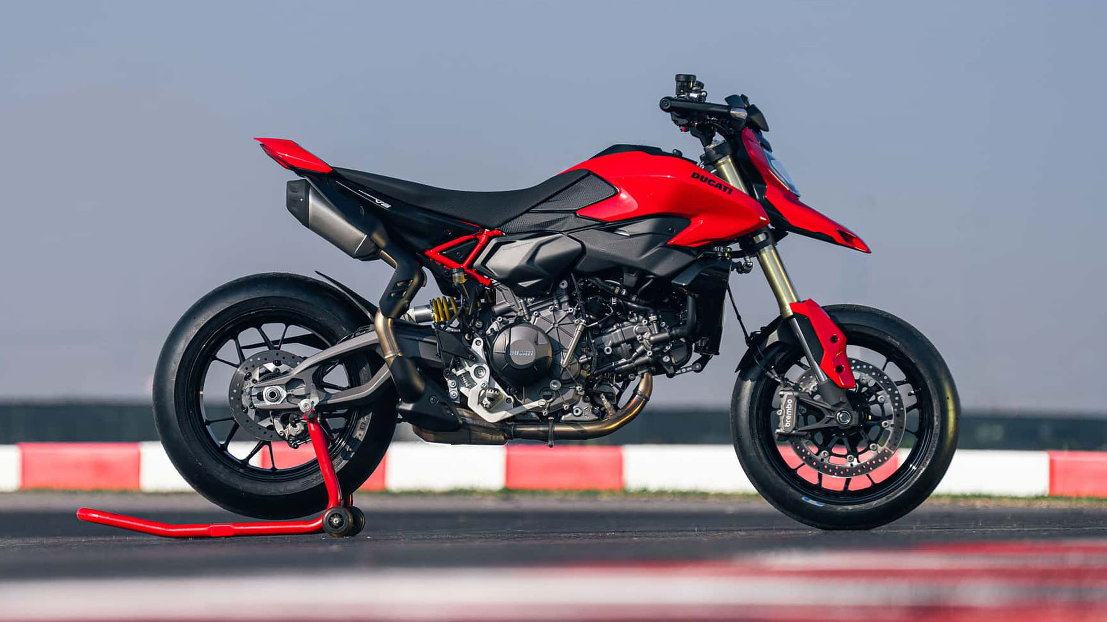 Ducati_Hypermotard_V2_SP_02.jpg